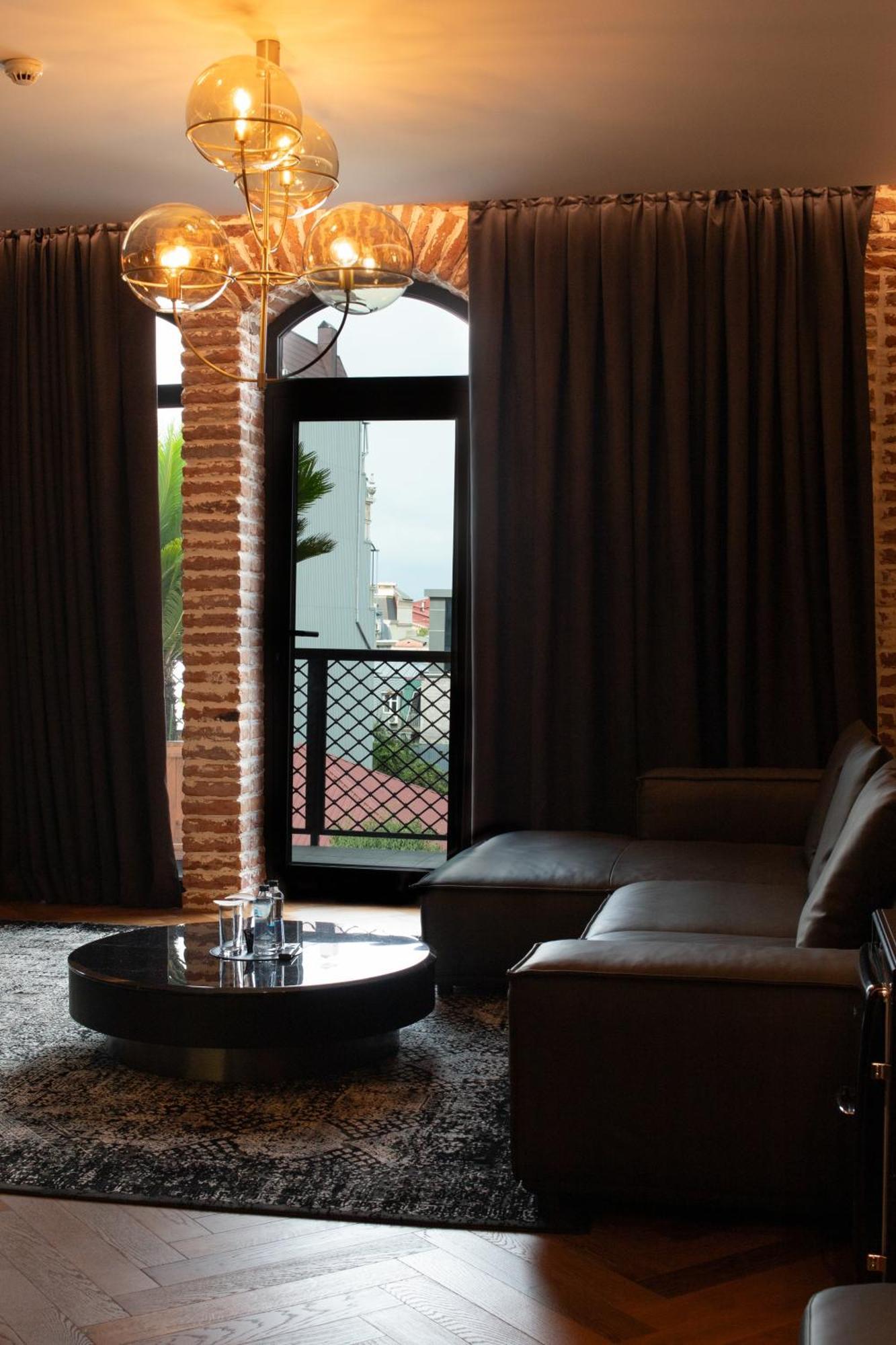 Mandarin Club House Otel Batum Dış mekan fotoğraf